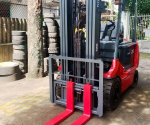 [Báo giá] Xe nâng điện 2,5 tấn cao cấp, chính hãng mới nhất 2022