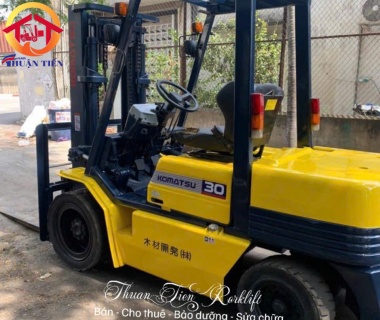 XE NÂNG DẦU NGỒI LÁI KOMATSU 3 TẤN - 2005